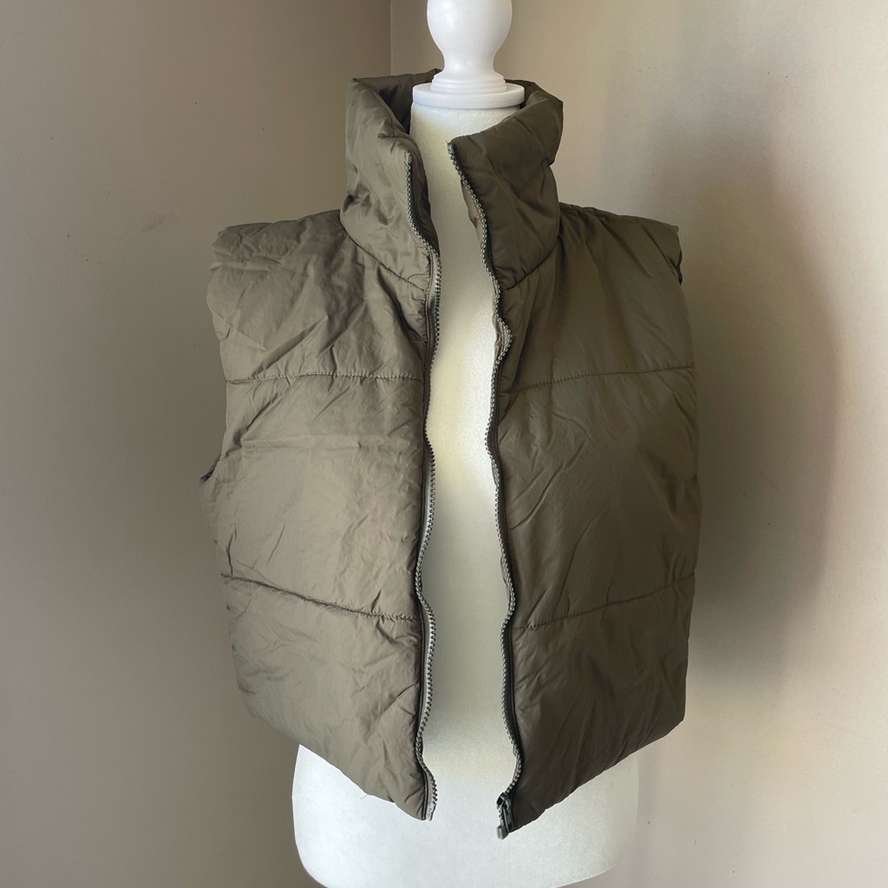 *NWT* Women's SHEIN Frency Puffer Vest - Sz. L
